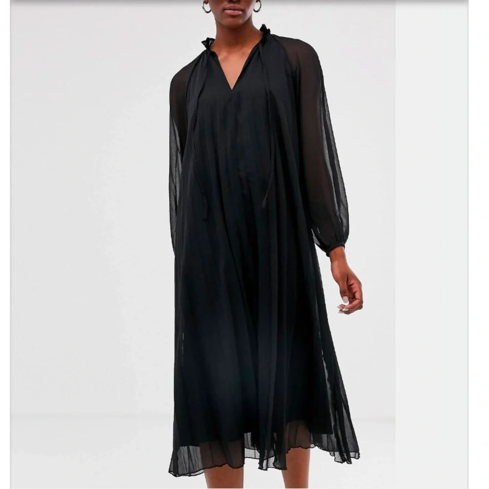 ASOS DESIGN pleated trapeze midi dress with long sleeves - Picture 2 of 8